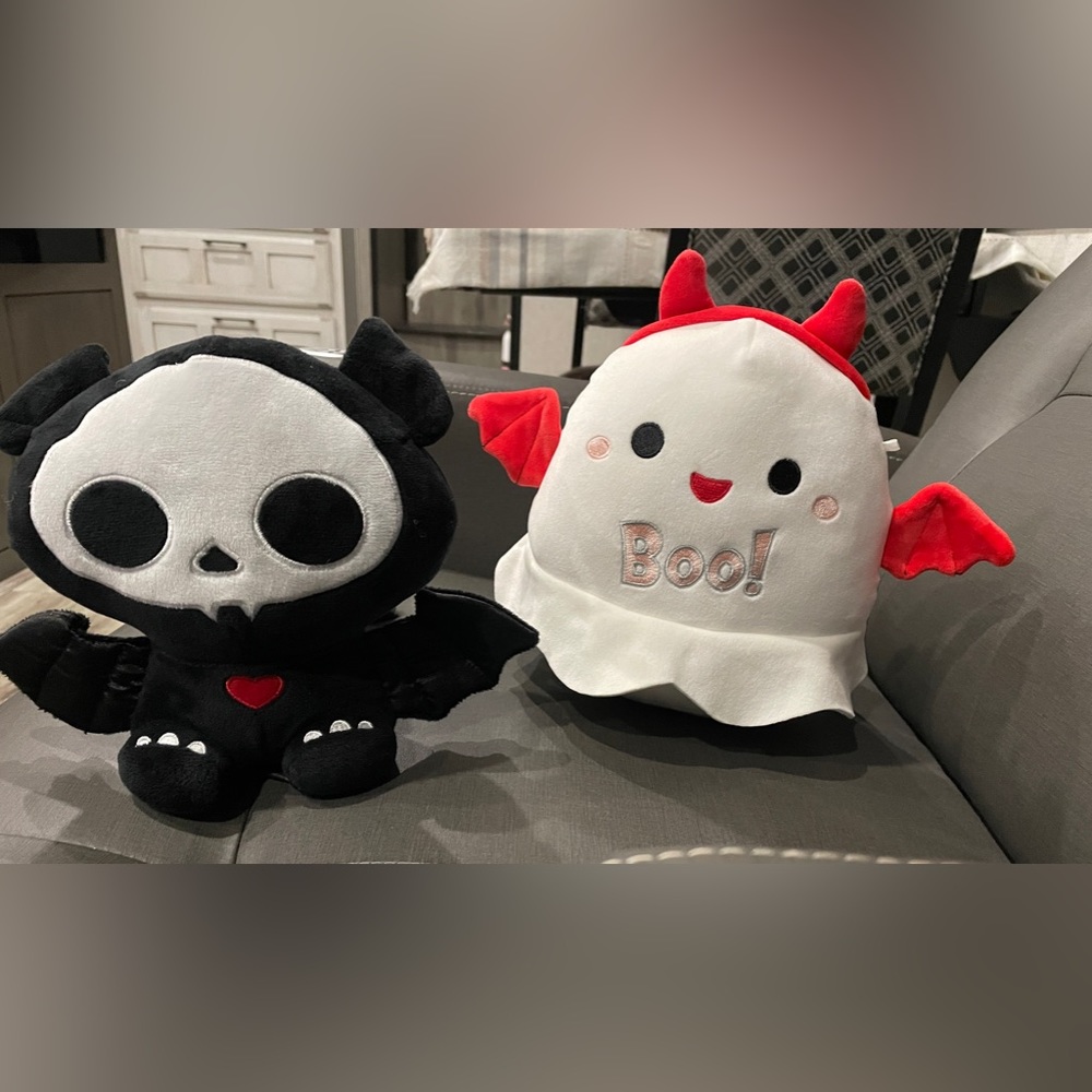 Skelanimals Diego and Squishmallows Melfy